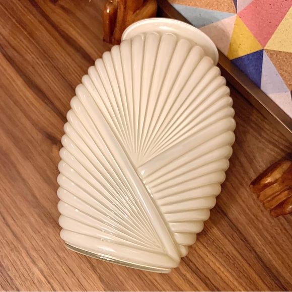 v i n t a g e  :: Large Art Deco Revival Ribbed Draped  Vase - Picture 8 of 15